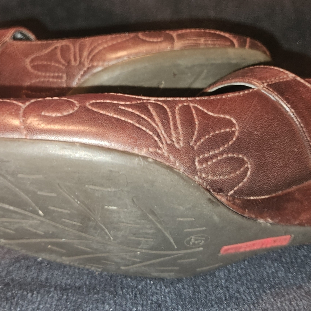 PIKOLINOS Size 7 Brown Low Heels with Gold Buckle - Picture 7 of 13